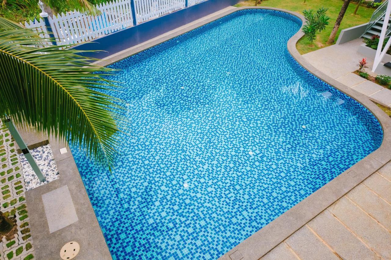 Royale Chenang Resort Pantai Cenang  Exterior photo
